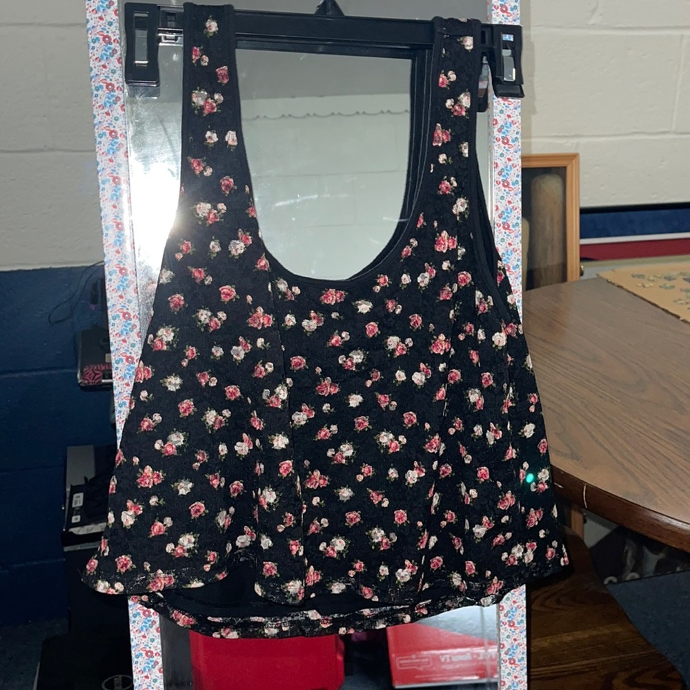 2/ $10 forever 21 floral lace cropped tank top